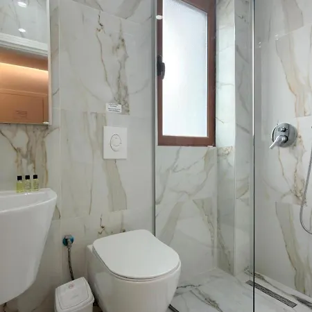 Modern By-delmar Hotel *