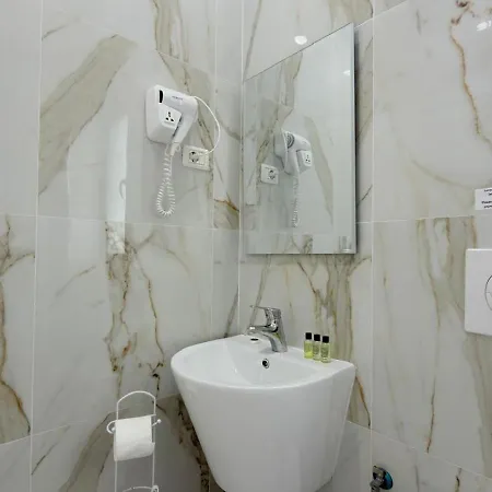 Hotel Modern By-delmar Golem (Tirana)