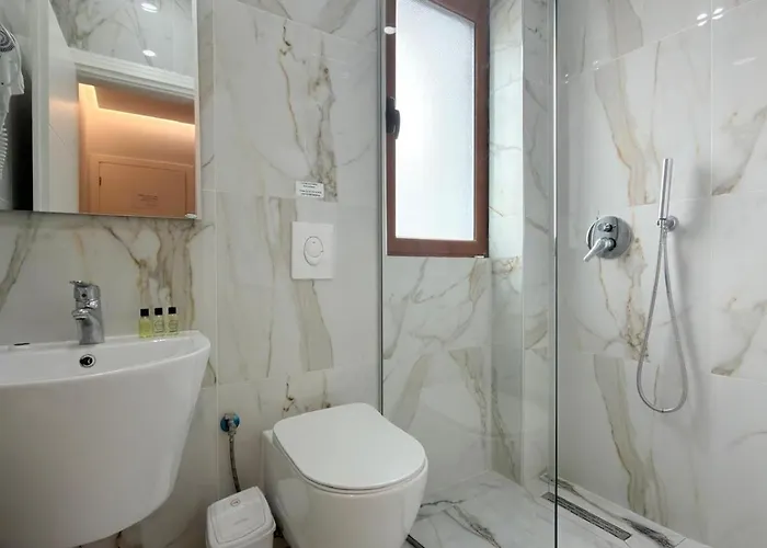 Modern By-delmar Hotel *